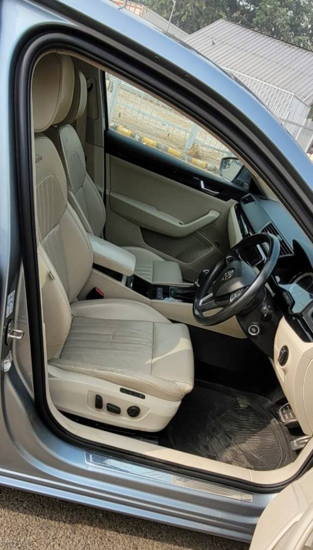 https://images10.gaadi.com/usedcar_image/4299644/original/d7a65cddcb7dc7e0ee46a31430b8db40.jpg?imwidth=6402