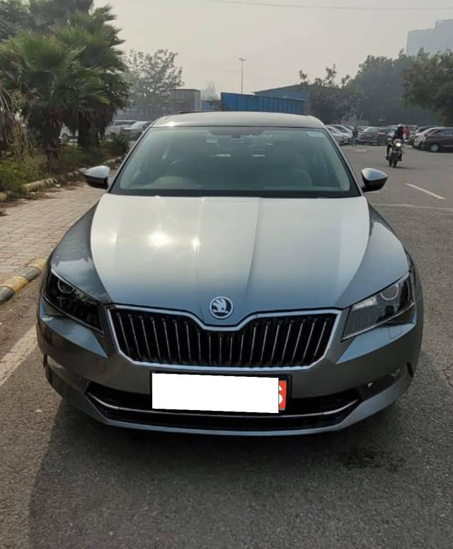 https://images10.gaadi.com/usedcar_image/4299644/original/processed_47f9a8858a639544bfb6fe8546e22d44.jpg?imwidth=6400