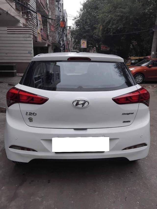 https://images10.gaadi.com/usedcar_image/4299664/original/processed_8f58aa69f57b8c3a2666b532ea80e8a2.jpg?imwidth=6402