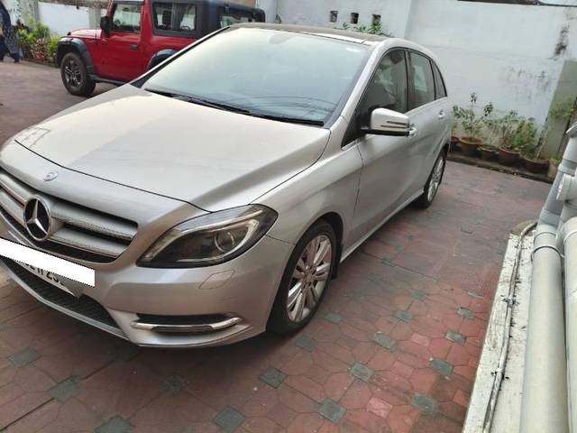 https://images10.gaadi.com/usedcar_image/4299674/original/processed_a77f5728-40a8-4b1b-8293-f1bb0d5aa538.JPG?imwidth=6400