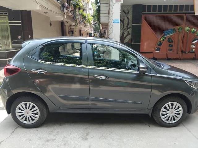 https://images10.gaadi.com/usedcar_image/4299679/original/processed_59806669f4768131dd453d08028ea50c.jpg?imwidth=6401