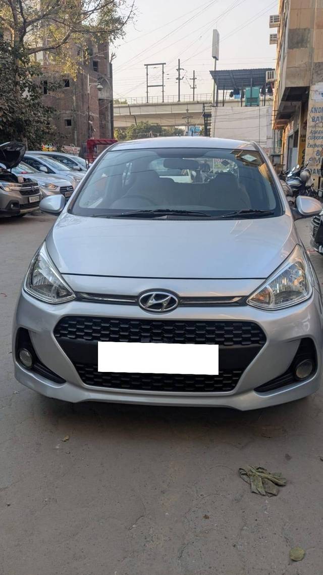 https://images10.gaadi.com/usedcar_image/4299692/original/processed_cc3e0e6ab375f44fea5aa02c9913c41d.jpg?imwidth=6402