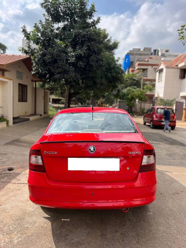 https://images10.gaadi.com/usedcar_image/4299695/original/processed_a4d0a0b240fb4983546e313407c2e736.jpg?imwidth=6402