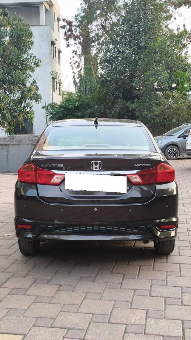 https://images10.gaadi.com/usedcar_image/4299706/original/processed_853e45808a28c8c86be3fc30f9040fb7.jpg?imwidth=6401