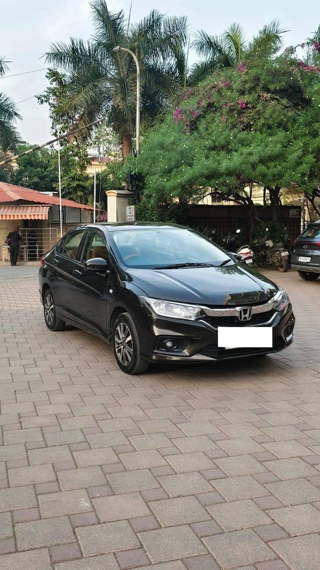 https://images10.gaadi.com/usedcar_image/4299706/original/processed_f1d261c2c2e77820db346384aad2605d.jpg?imwidth=6400