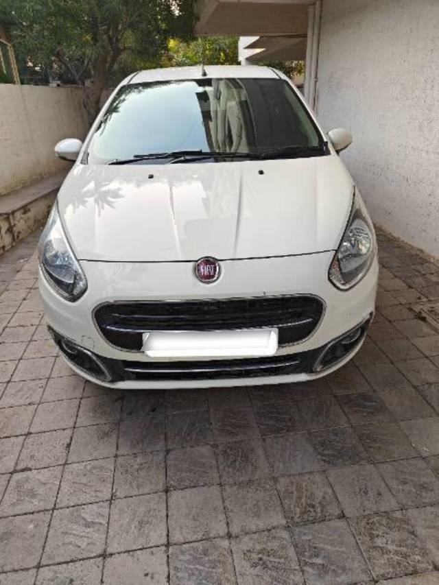 https://images10.gaadi.com/usedcar_image/4299708/original/processed_08f47ee7-9241-4767-b190-62aa3f504f48.jpg?imwidth=6400