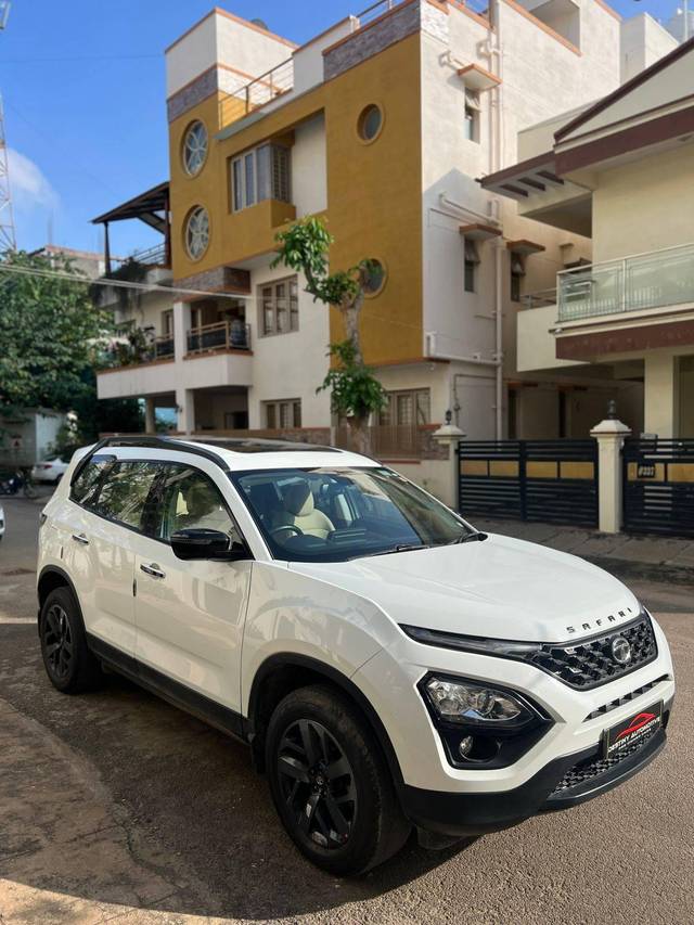 https://images10.gaadi.com/usedcar_image/4299717/original/processed_bb291529922000235160095911a63039.jpg?imwidth=6400