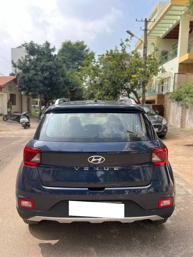 https://images10.gaadi.com/usedcar_image/4299730/original/processed_ec627265e2e732921d61e1012da6441d.jpg?imwidth=6402