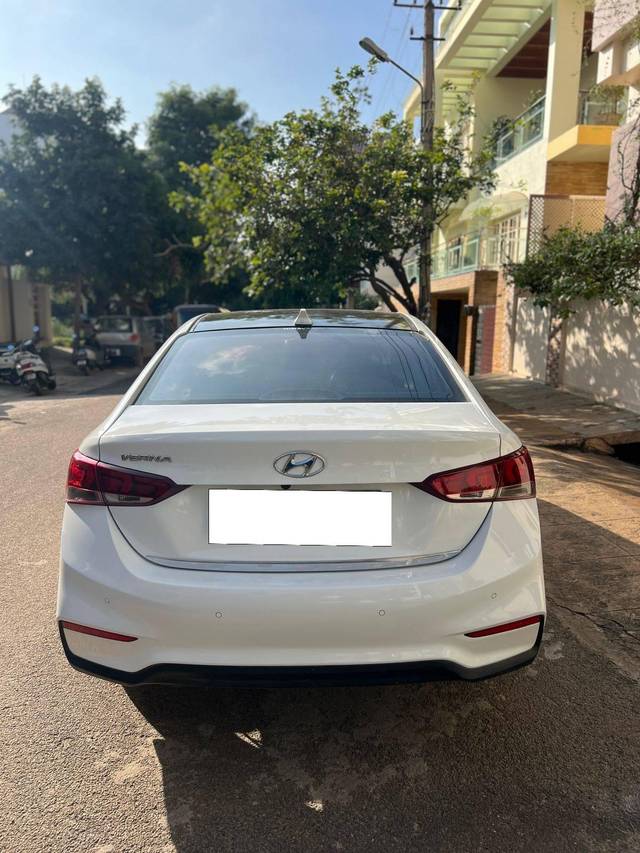 https://images10.gaadi.com/usedcar_image/4299735/original/processed_2339317d18589ef3e62e571786f51b43.jpg?imwidth=6401