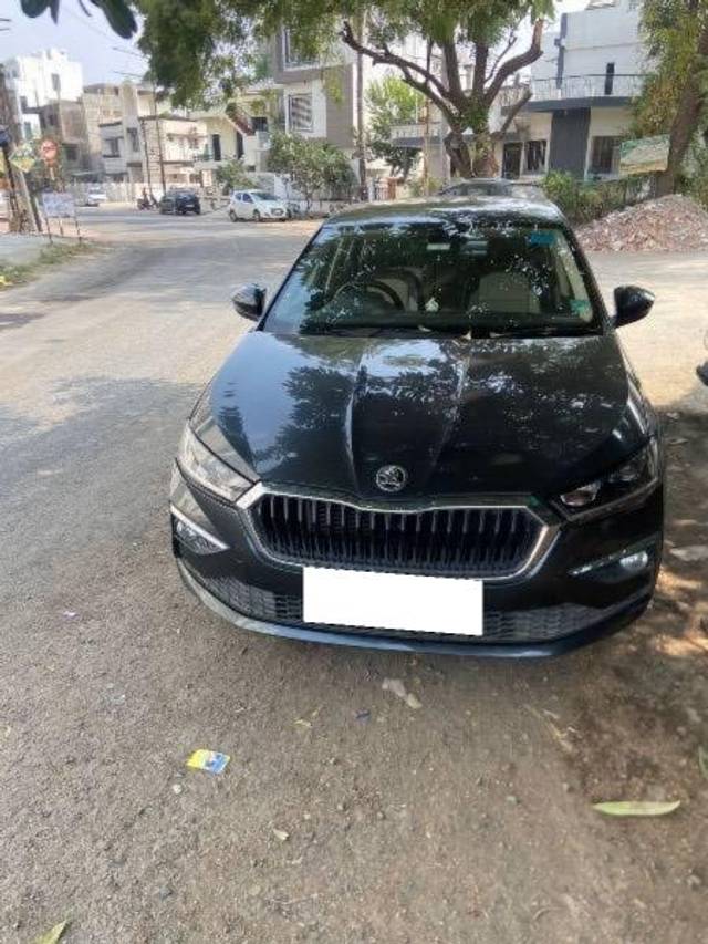 https://images10.gaadi.com/usedcar_image/4299746/original/processed_5a75a9c5-e997-43f9-a236-7ef9d2111d20.jpeg?imwidth=6400