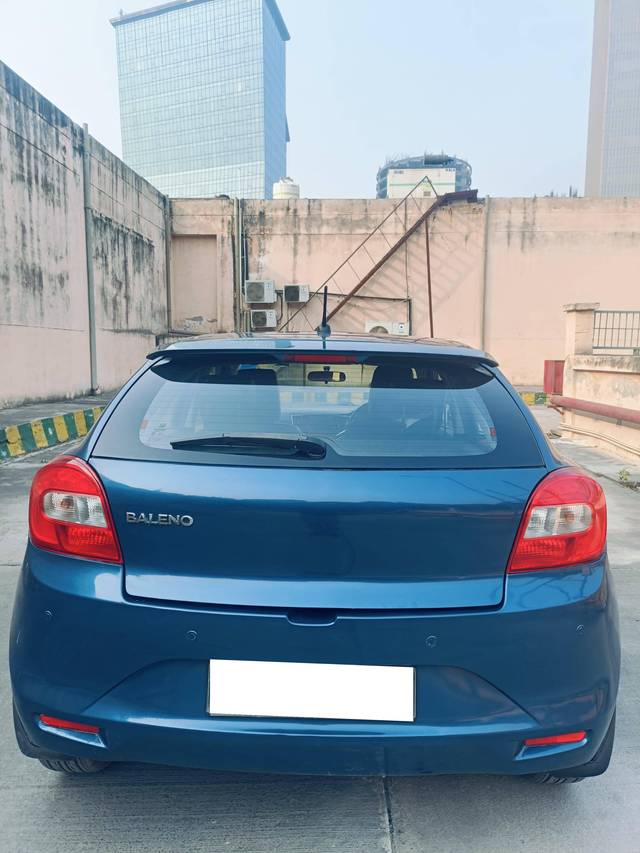 https://images10.gaadi.com/usedcar_image/4299782/original/processed_4cd569d76bc451e9434454e87f57bf5c.jpg?imwidth=6402