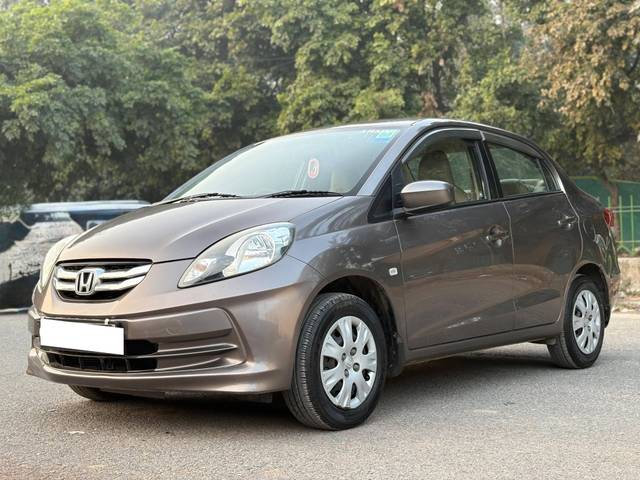 https://images10.gaadi.com/usedcar_image/4299806/original/processed_cc012ff6f6604e505b25a5a8b21403d5.jpg?imwidth=6400