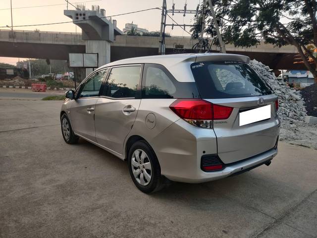 https://images10.gaadi.com/usedcar_image/4299827/original/processed_90e699bb97bde6ed46da1af2d30e4ac3.jpg?imwidth=6402