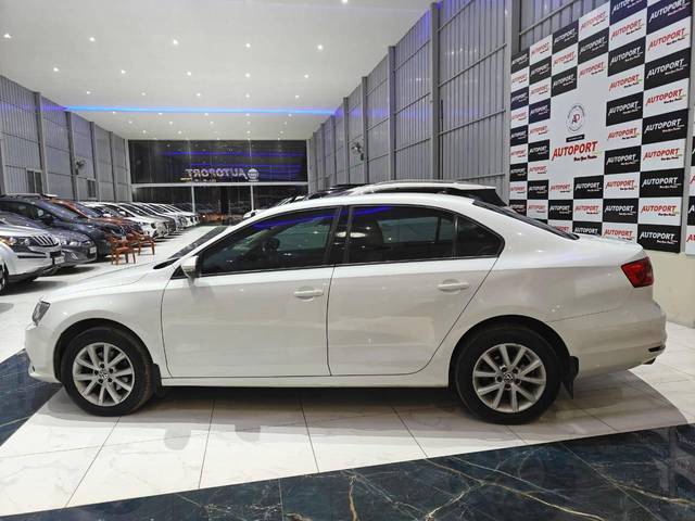 https://images10.gaadi.com/usedcar_image/4299832/original/processed_52d12b718ee9b2efa93d3fb95b85a0f0.jpg?imwidth=6402