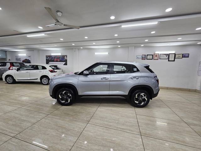 https://images10.gaadi.com/usedcar_image/4299849/original/processed_df8d6ae7ee155e7e65b6e6d0da1b711c.jpg?imwidth=6402