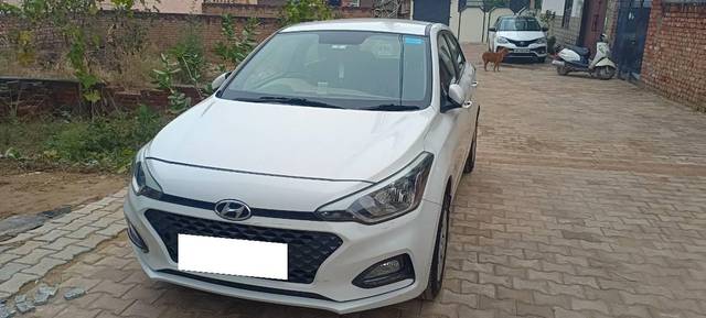 https://images10.gaadi.com/usedcar_image/4299887/original/processed_e68e4168-a927-425c-8cea-b390678947f3.jpg?imwidth=6402