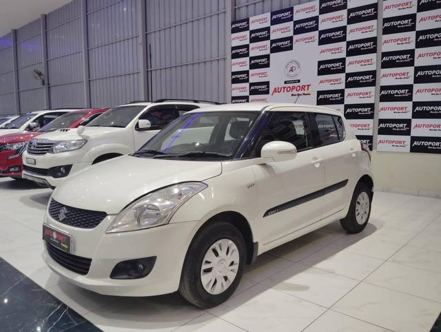 https://images10.gaadi.com/usedcar_image/4299914/original/processed_4ac2301074c0aa9f84adbaef48f4a635.jpg?imwidth=6402