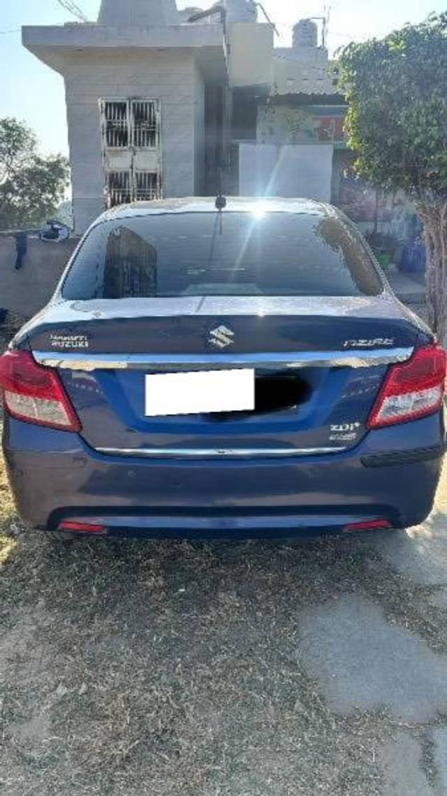 https://images10.gaadi.com/usedcar_image/4299937/original/processed_472f75a3-9e56-4cac-866e-dc86d7cda115.jpg?imwidth=6401