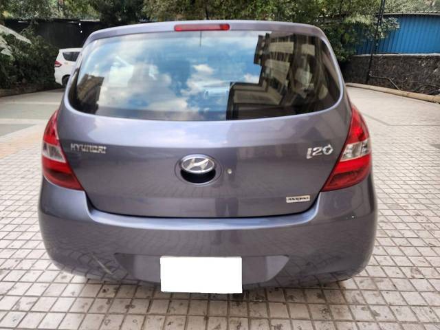 https://images10.gaadi.com/usedcar_image/4299961/original/processed_d7ab4d7ae607ba6776fe8af81c681a7c.jpg?imwidth=6402