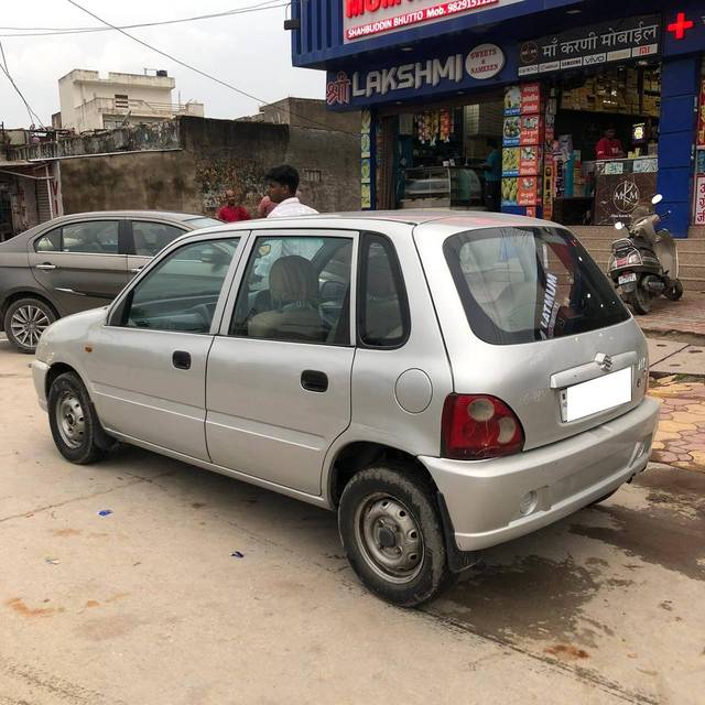 https://images10.gaadi.com/usedcar_image/4299971/original/processed_d6bed38b58cee30aef60784bf7757d93.jpg?imwidth=6402