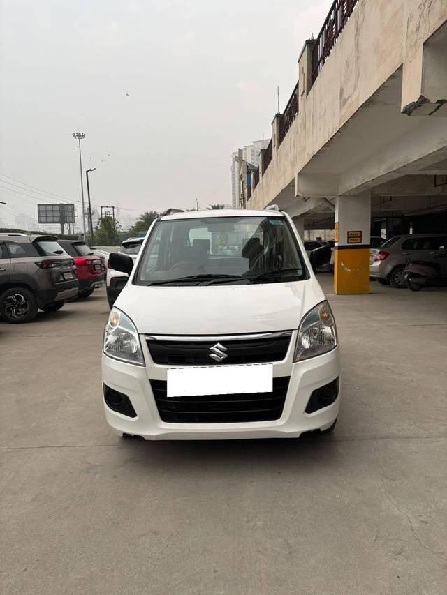 https://images10.gaadi.com/usedcar_image/4299991/original/processed_351cba2ec7d810c78a2098afad73b6c2.jpg?imwidth=6400