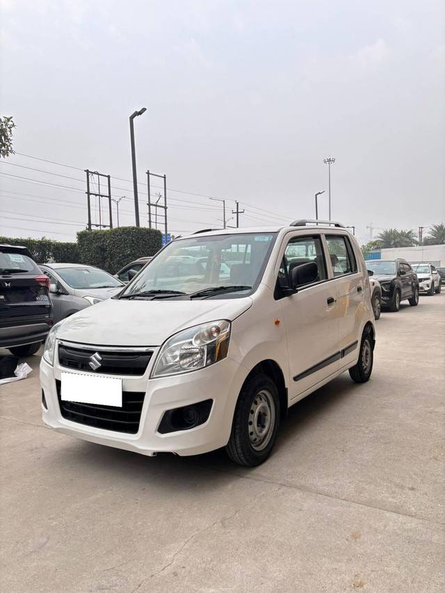 https://images10.gaadi.com/usedcar_image/4299991/original/processed_fe0b791cfe7f17593da1eaa53f70af3d.jpg?imwidth=6402