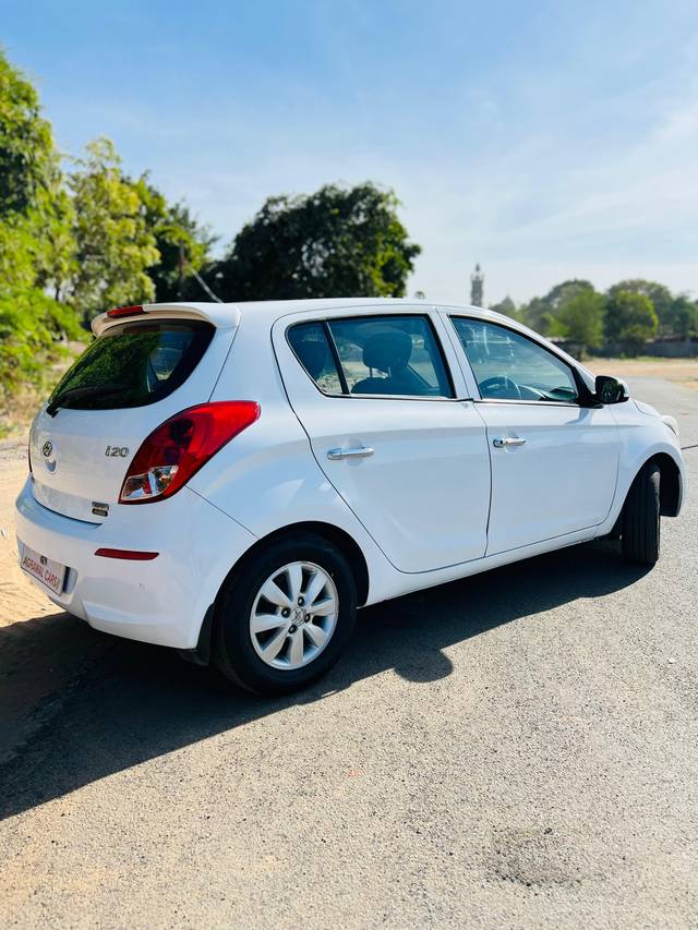 https://images10.gaadi.com/usedcar_image/4300371/original/processed_12290b0a1c6be1a28a5d3062d704f714.jpeg?imwidth=6401