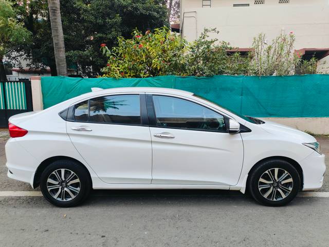 https://images10.gaadi.com/usedcar_image/4300424/original/5066c24d453df6218e0bd2568fa9dfd2.jpg?imwidth=6401