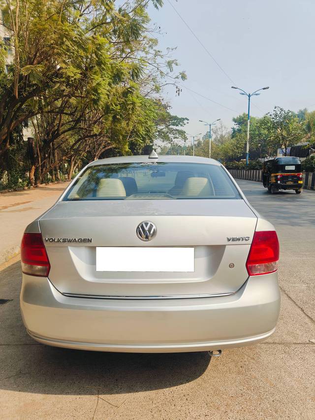 https://images10.gaadi.com/usedcar_image/4300425/original/processed_fe762a4e0bddd77d93f2362ab18b2e66.jpg?imwidth=6402