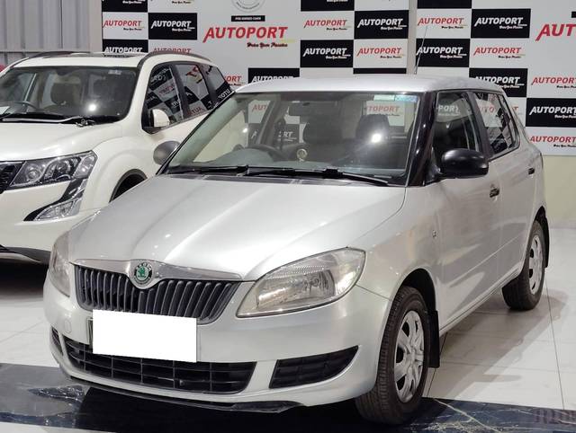 https://images10.gaadi.com/usedcar_image/4300451/original/processed_99b709b080a7dcb8e58f7e3bbc7352aa.jpg?imwidth=6402