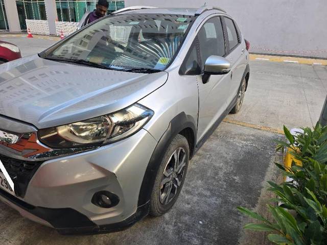 https://images10.gaadi.com/usedcar_image/4300507/original/5e8c5c0f67927c76a9dd9f8f8f6ba0b4.jpg?imwidth=6402