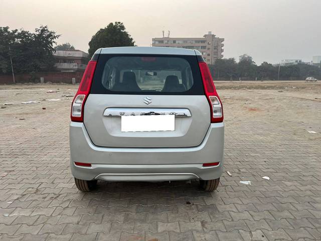 https://images10.gaadi.com/usedcar_image/4300540/original/processed_082e9b930bde1848d1aff1b6e0af07dc.jpg?imwidth=6402