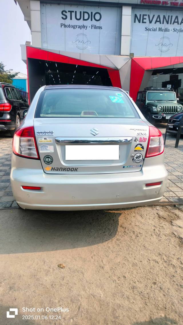 https://images10.gaadi.com/usedcar_image/4300568/original/processed_7b24fa1345338fe67e9bb93ae181e7f8.jpg?imwidth=6402