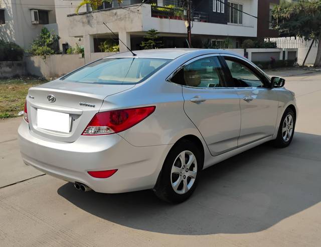 https://images10.gaadi.com/usedcar_image/4300613/original/processed_56e6cedd4418f96b3f8137da667c58cd.jpg?imwidth=6402