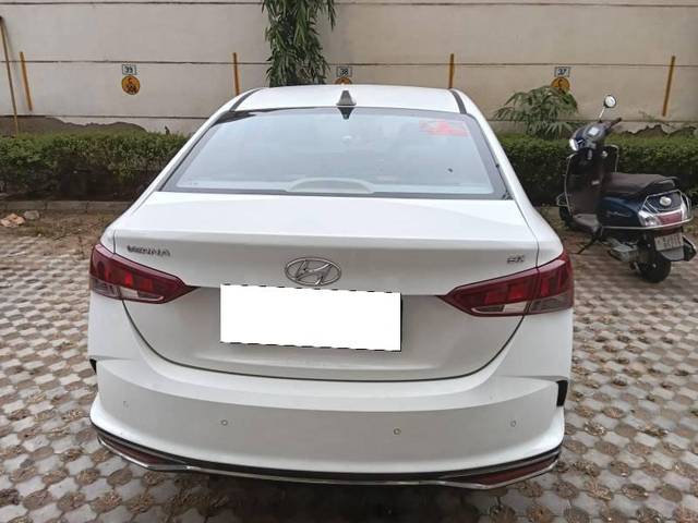 https://images10.gaadi.com/usedcar_image/4300751/original/processed_2182a512-ebdb-4e0e-831a-20101e3dd601.jpg?imwidth=6401