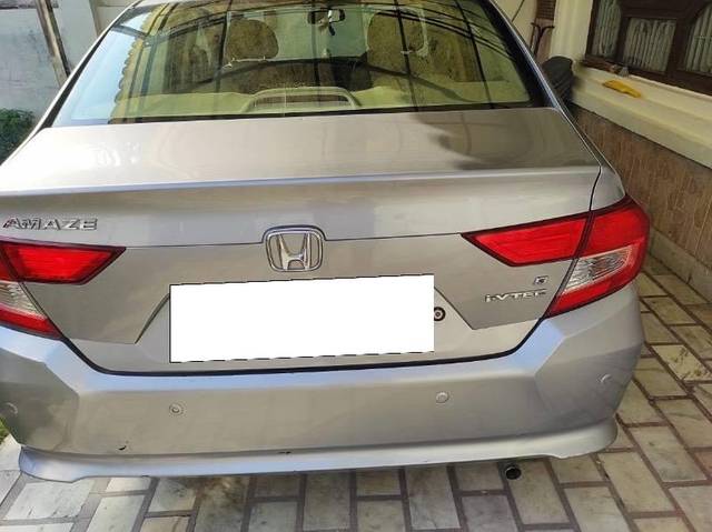 https://images10.gaadi.com/usedcar_image/4300784/original/processed_2a20a133-a009-470c-a525-09ad362ab1d5.jpeg?imwidth=6401