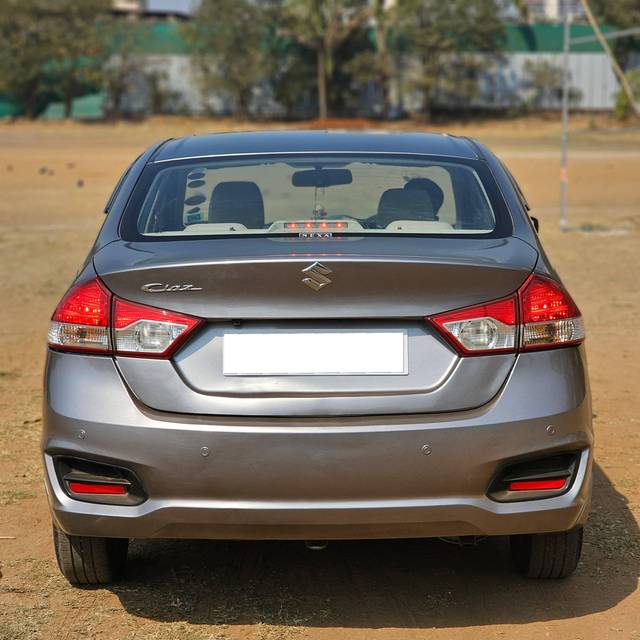 https://images10.gaadi.com/usedcar_image/4300836/original/processed_6b3499b909bc80527cafb3399e75bf4b.jpg?imwidth=6402