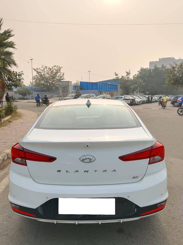 https://images10.gaadi.com/usedcar_image/4300845/original/processed_b0af6dd54f1ed3588137a01bd4d85320.jpg?imwidth=6402