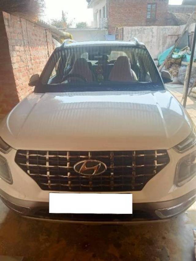 https://images10.gaadi.com/usedcar_image/4300917/original/processed_59acb99e-7ad7-43c7-a0b6-2afaf14cebf4.jpg?imwidth=6400