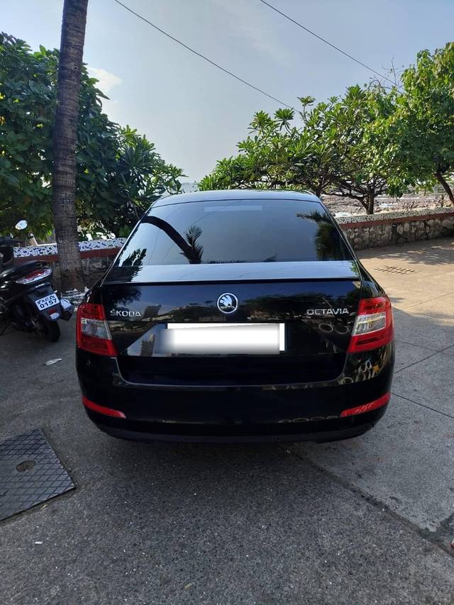 https://images10.gaadi.com/usedcar_image/4300988/original/processed_26b8e0e6f5a2281355fefe9f7e4149b6.jpeg?imwidth=6401