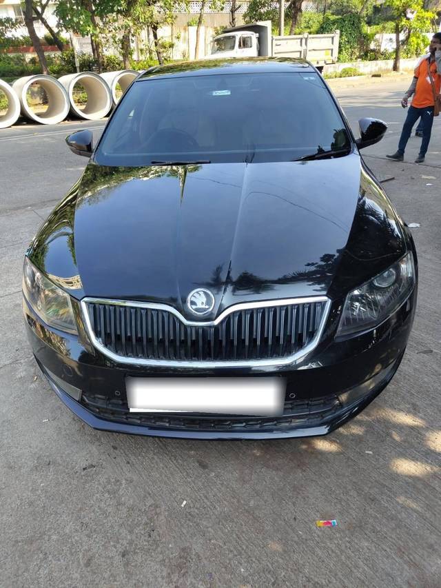 https://images10.gaadi.com/usedcar_image/4300988/original/processed_eaed2a79cd3d216e1d28b1e8d99d39a8.jpeg?imwidth=6402