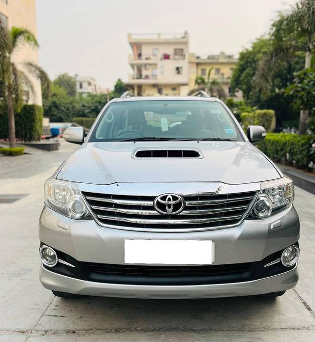 https://images10.gaadi.com/usedcar_image/4301010/original/processed_a003237bbff89d1cd34bb0771faaf4f9.jpg?imwidth=6402