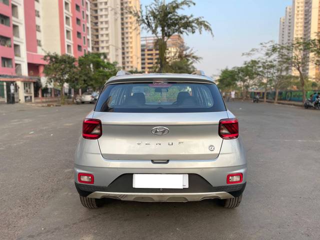 https://images10.gaadi.com/usedcar_image/4301061/original/processed_6cd8e09a58f1bf6643e8a05088ba0c4b.jpg?imwidth=6402