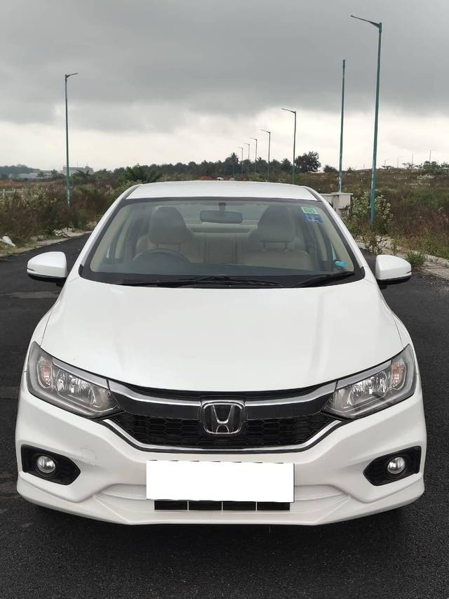 https://images10.gaadi.com/usedcar_image/4301110/original/processed_3a04b112cd05e6708da189e249c0d69f.jpg?imwidth=6400