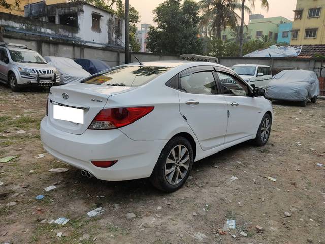 https://images10.gaadi.com/usedcar_image/4301122/original/processed_4950f8345bd0e0d74716a770b79004a7.jpg?imwidth=6401