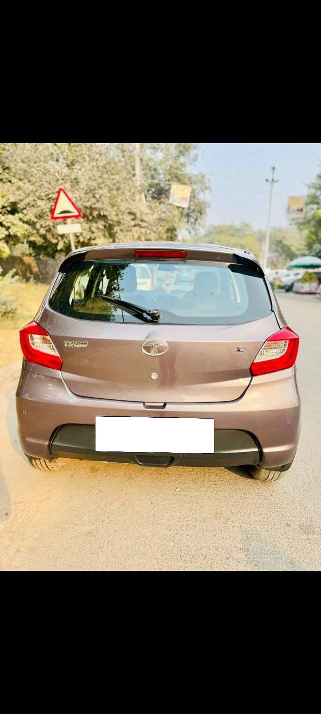 https://images10.gaadi.com/usedcar_image/4301147/original/processed_58dfb160d8c1ab3e563898645bb22dc2.jpg?imwidth=6401