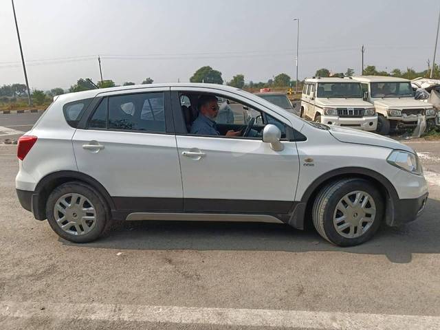 https://images10.gaadi.com/usedcar_image/4301159/original/processed_94c26fb370b6ccc3938bbff7f4196e3c.jpg?imwidth=6402