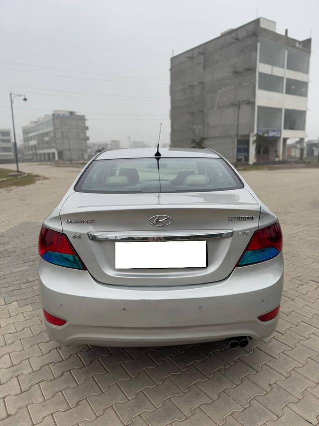 https://images10.gaadi.com/usedcar_image/4301165/original/processed_73ff735def1b32eba5da364c1c2c7c87.jpg?imwidth=6402