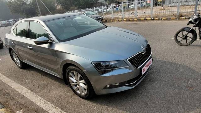 https://images10.gaadi.com/usedcar_image/4301173/original/processed_1bf8c503cd720100a79928c4c2d8d13b.jpg?imwidth=6400