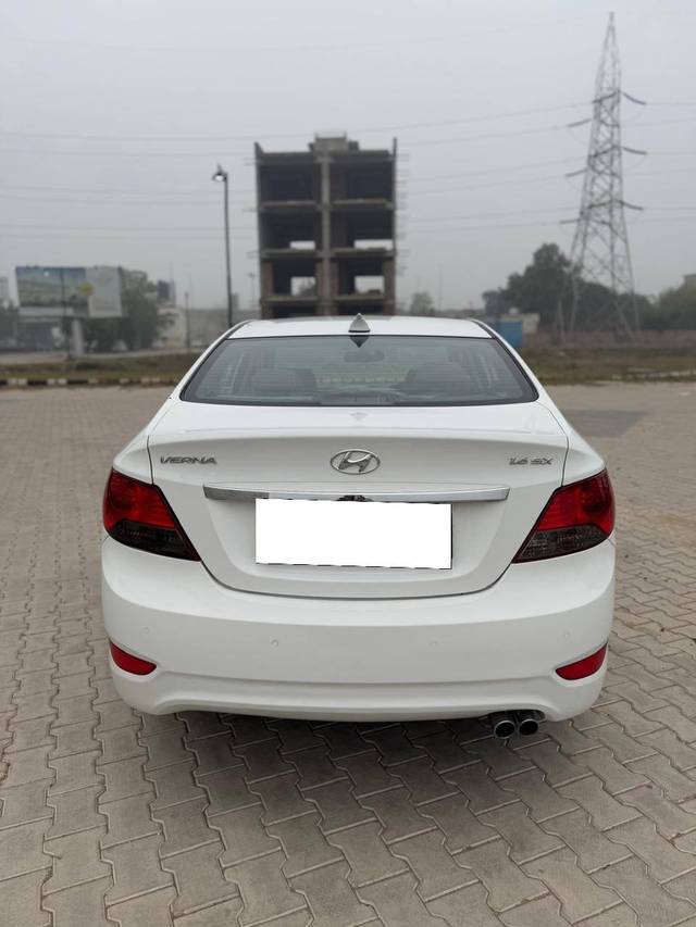 https://images10.gaadi.com/usedcar_image/4301180/original/processed_2299914c592ee47608ee2bdfafb82d49.jpg?imwidth=6402